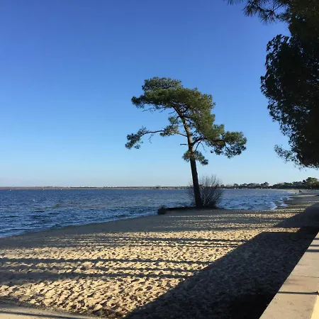 Maison Chaleureuse Climatisée à Maubuisson, Proche Casa vacanze