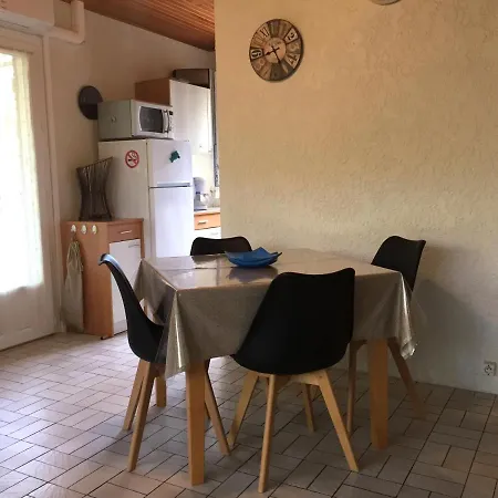 Casa vacanze Maison Chaleureuse Climatisée à Maubuisson, Proche Carcans