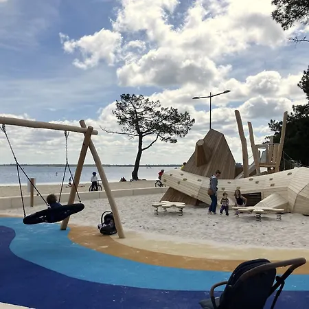 Casa vacanze Maison Chaleureuse Climatisée à Maubuisson, Proche Carcans